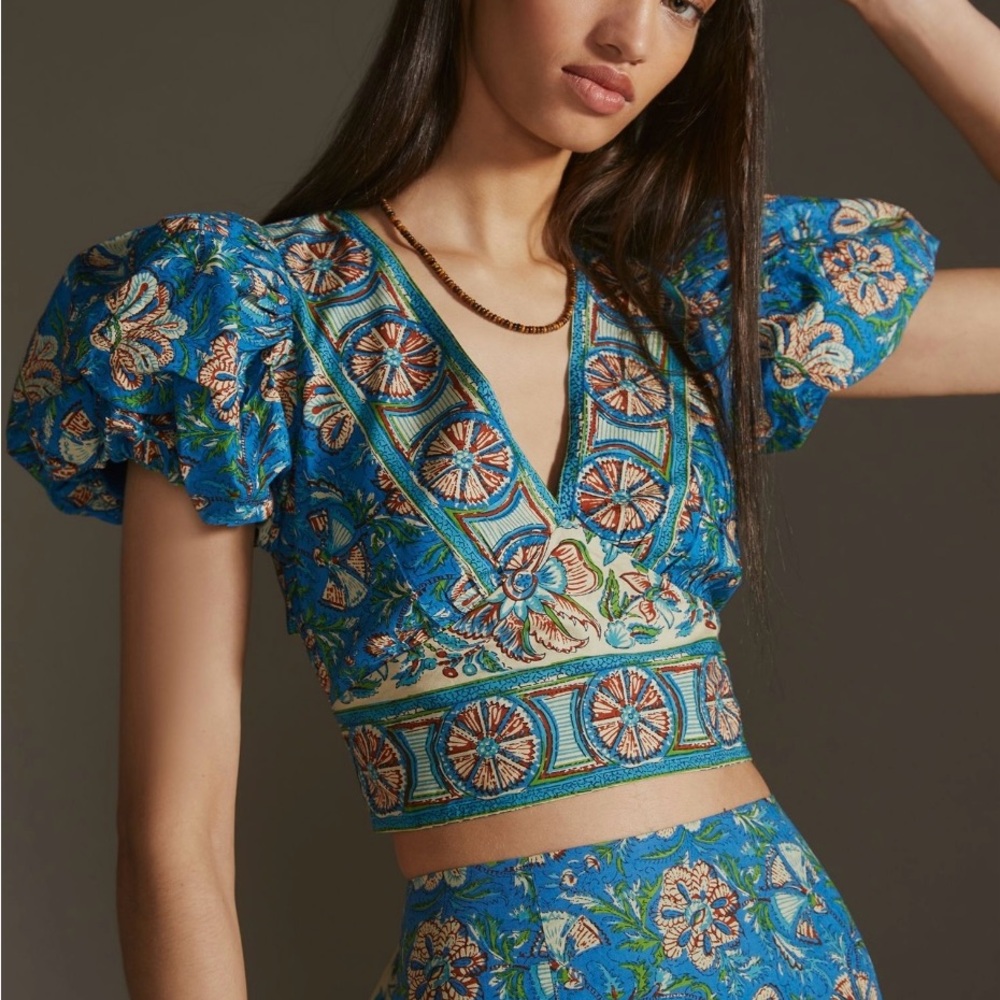 Love the Label Puff Sleeve Crop Top